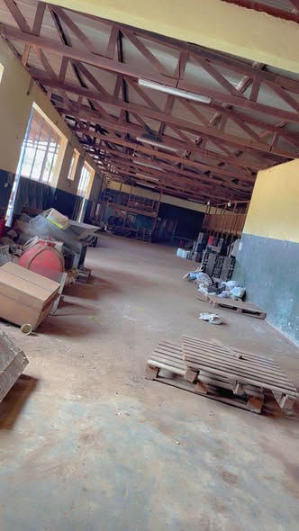 Entrepôt à louer à Bafoussam