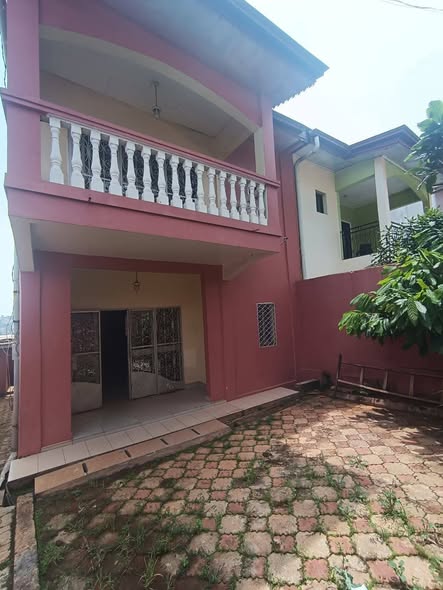 DUPLEX À LOUER situé à NSAM-ESCALE