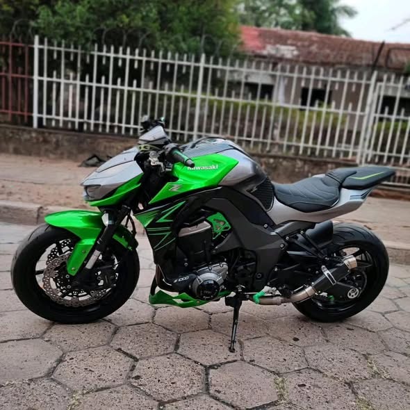 Moto disponible avec papiers