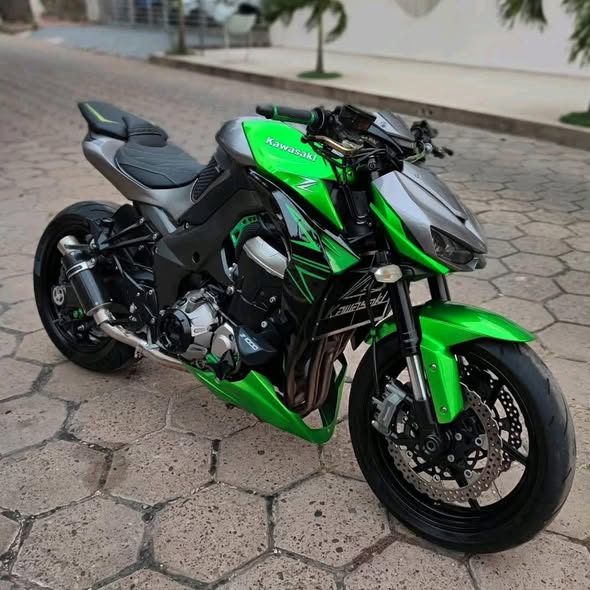 Moto disponible avec papiers