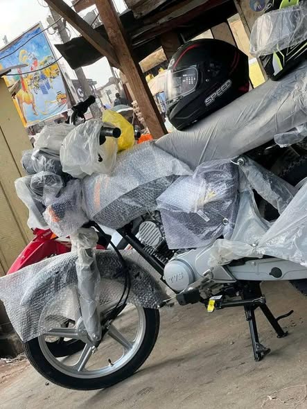 Tvs Hlx 100 à vendre