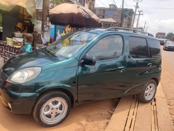 Toyota Yaris verso moteur vvti impeccable