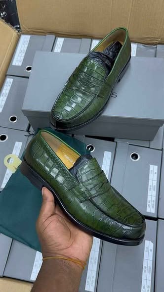 Chaussures en vente à Douala
