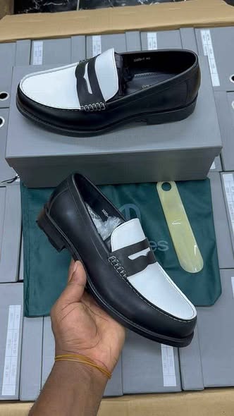 Chaussures en vente à Douala