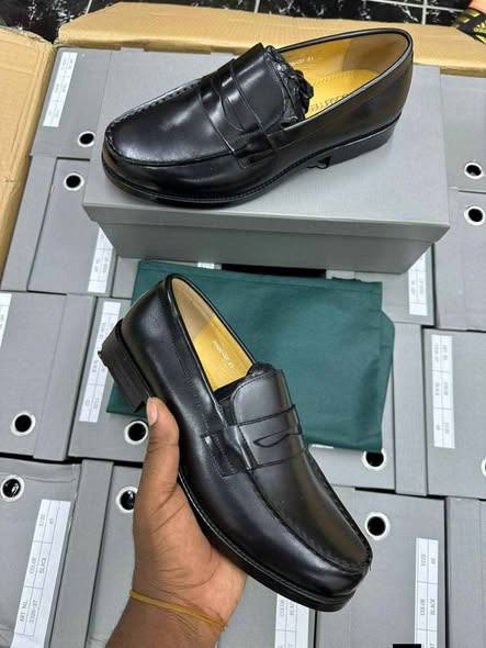 Chaussures en vente à Douala