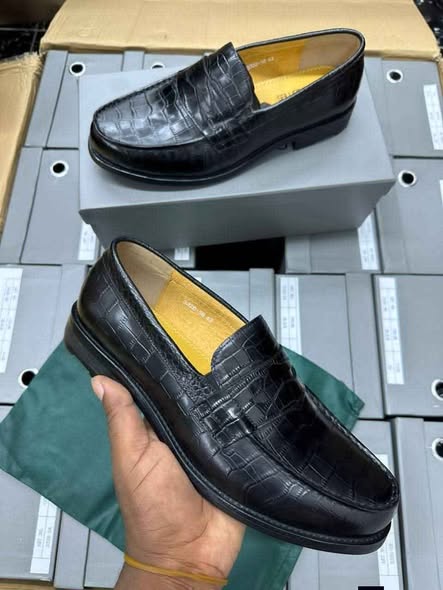 Chaussures en vente à Douala