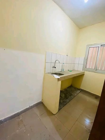 Studio moderne à louer à Mendong