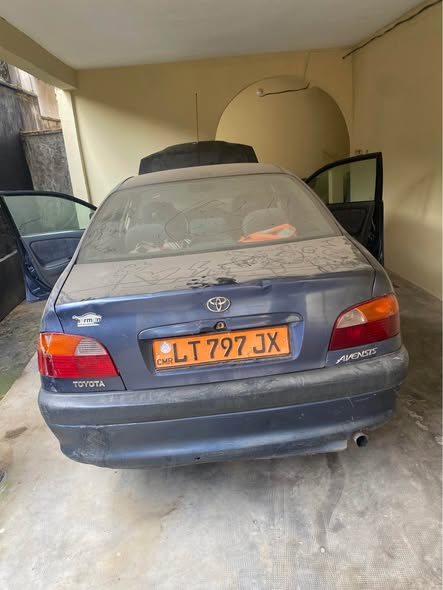 Toyota Avensis 99 berline à vendre