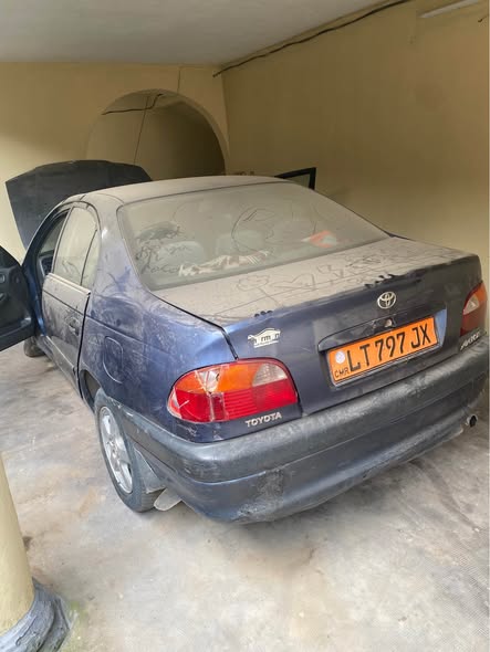 Toyota Avensis 99 berline à vendre