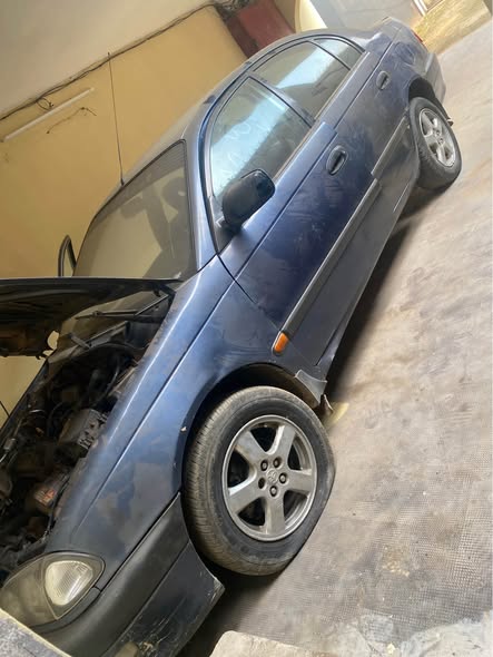 Toyota Avensis 99 berline à vendre