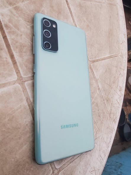 Téléphone Samsung avec légères fissures