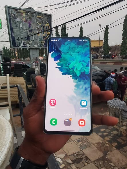 Téléphone Samsung avec légères fissures