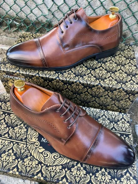 Chaussures d'origine, pointure 40 à 45