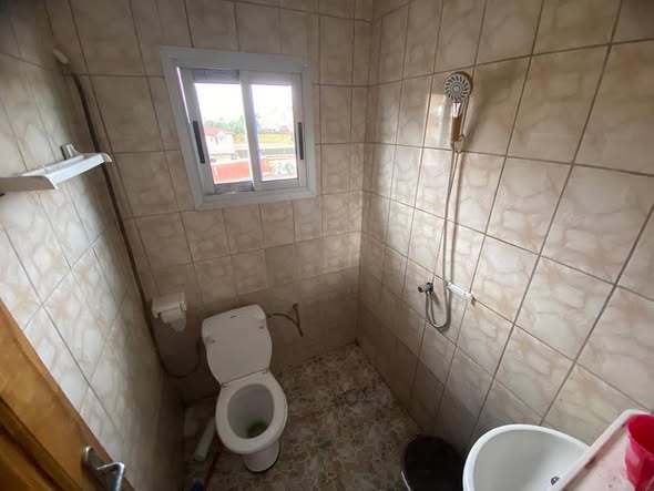 Chambre meublée disponible à Ndogbong
