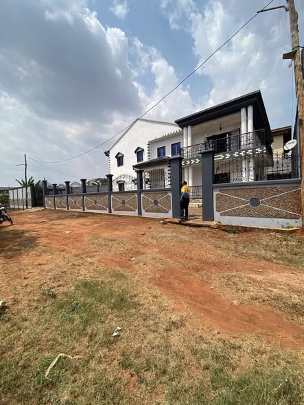 Magnifique duplex à vendre à Nkolfoulou