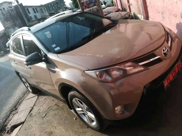 Toyota RAV4 model 2014 en vente