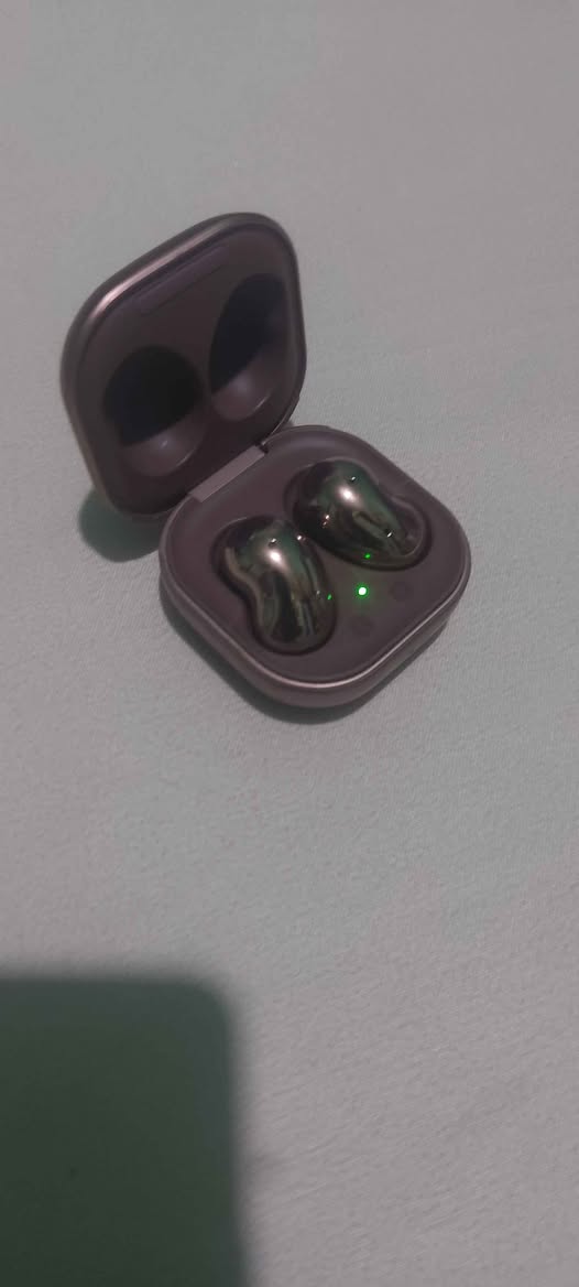 Galaxy buds live