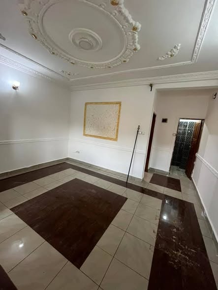 Studio moderne à louer à Ekoundoum