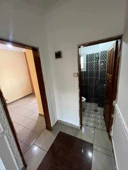 Studio moderne à louer à Ekoundoum