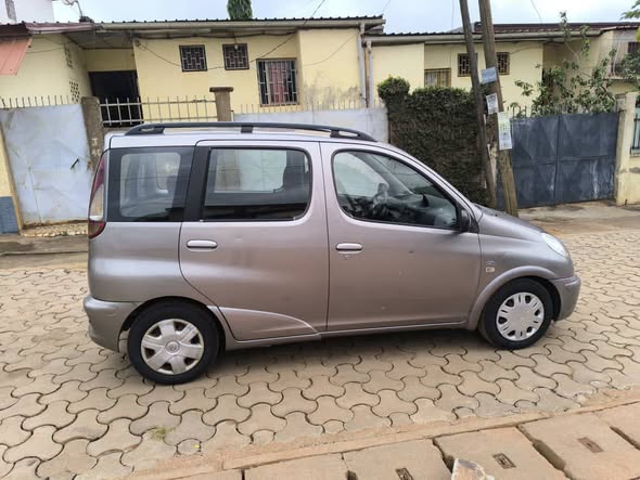 Toyota Yaris à vendre d'urgence