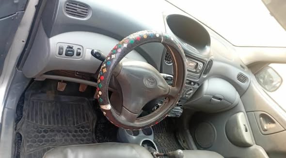 Cho cho Yaris verso Moteur essence Boite manuelle
