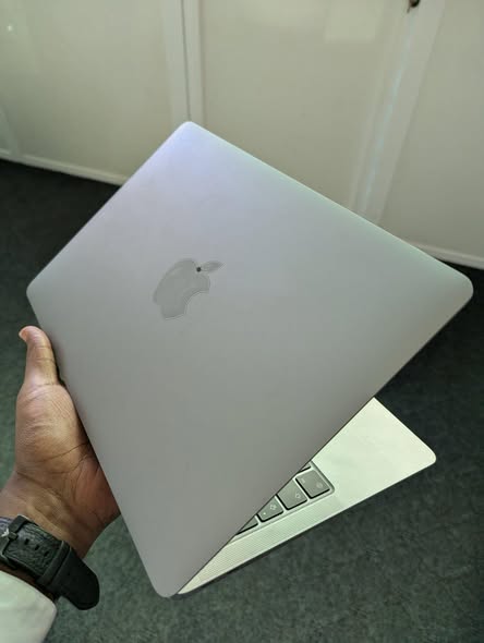 Apple MacBook Air M1 2020 8GB 512GB (NEUF)