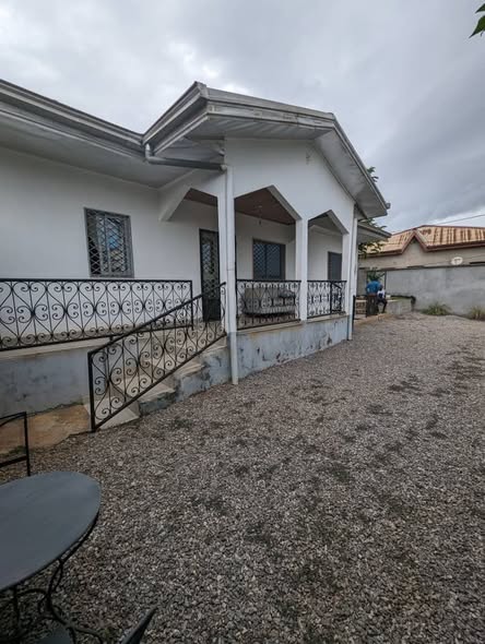 Villa à louer au petit marché Odza