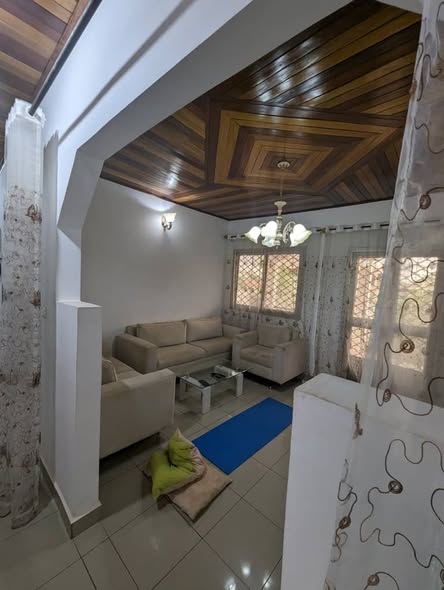 Villa à louer au petit marché Odza