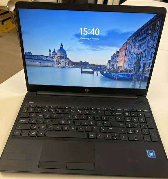 HP Laptop 15-dw1004nq – Abordable