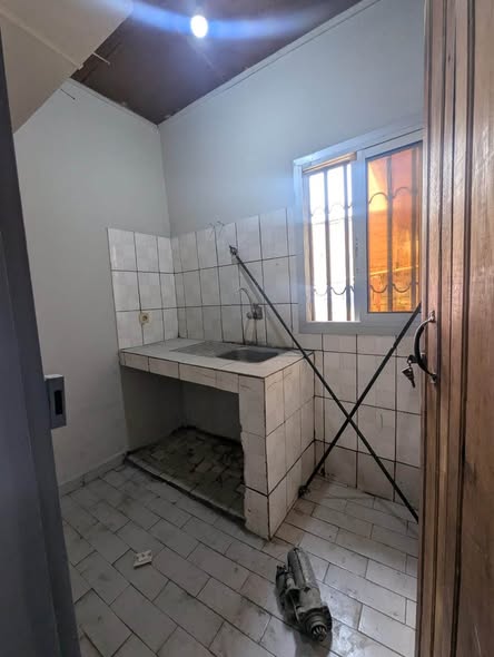Studio moderne à louer à Efoulan