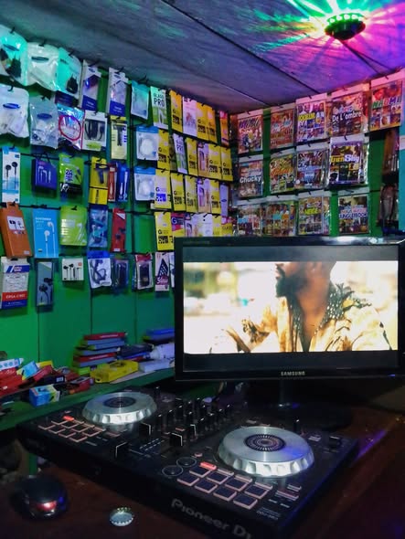 Kiosque à vendre à Ekié Carrefour Ahmadou