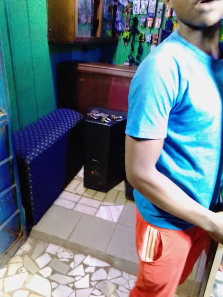 Kiosque à vendre à Ekié Carrefour Ahmadou