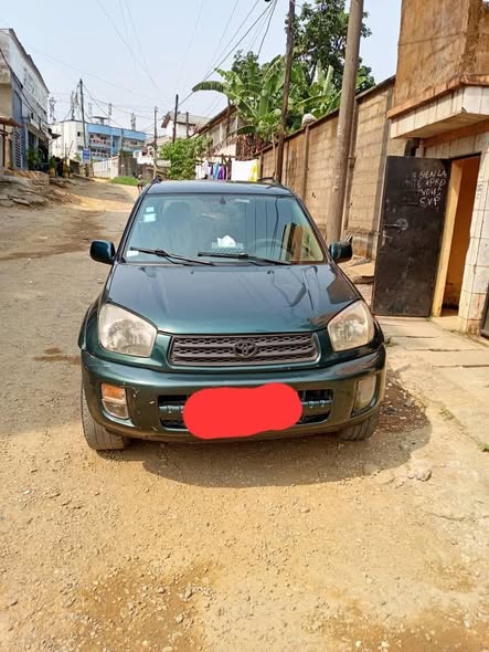 RAV4 à vendre ane 2002 très propre