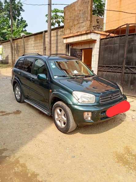 RAV4 à vendre ane 2002 très propre