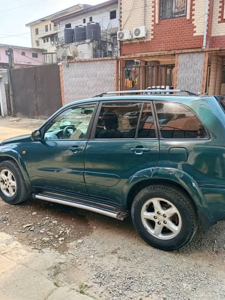 RAV4 à vendre ane 2002 très propre