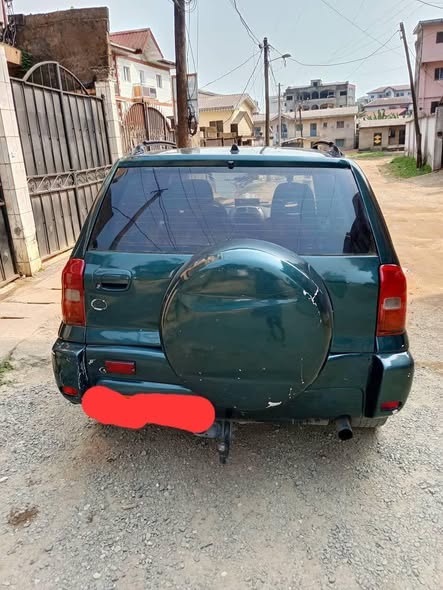 RAV4 à vendre ane 2002 très propre