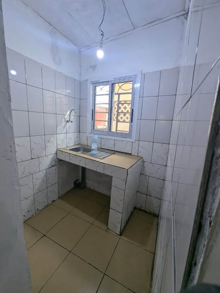 Studio moderne à louer à nsam escale obam