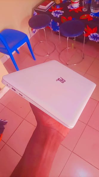Ordinateur portable à vendre avec chargeur