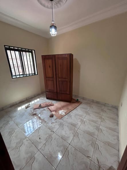 Studio moderne neuf à louer à Tsinga Village