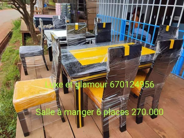 Salle à manger 6 places disponibles
