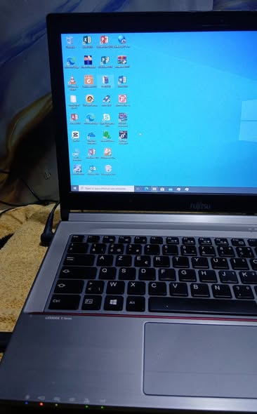 Fujitsu Core i5 4th génération 2.70Ghz ×4