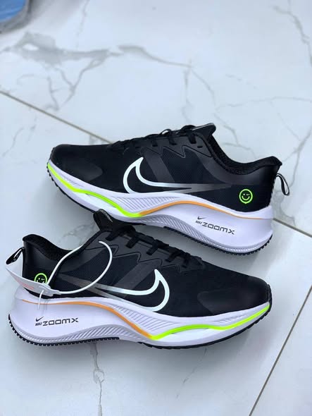 Chaussures tendance en vente