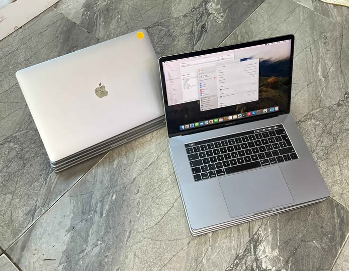 2018 Apple MacBook Pro 15,1 avec Touch Bar