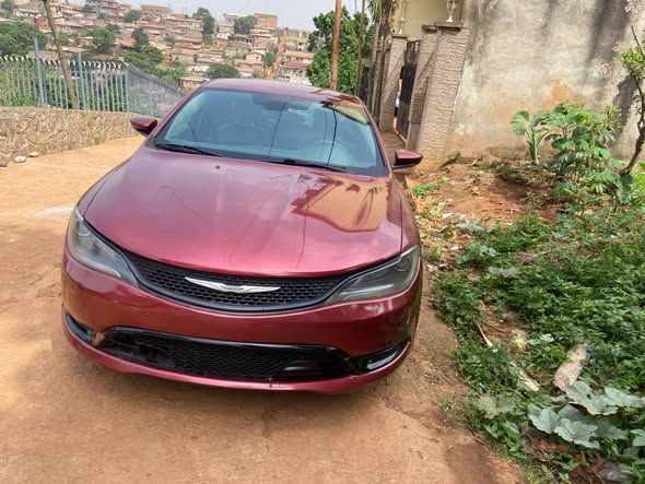 Chrysler 200 essence à vendre
