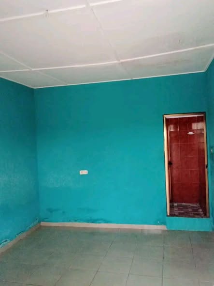 Grande chambre moderne à louer à Nlongkak