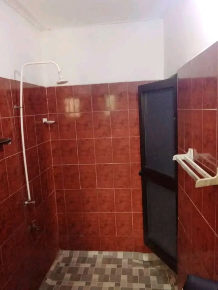 Grande chambre moderne à louer à Nlongkak