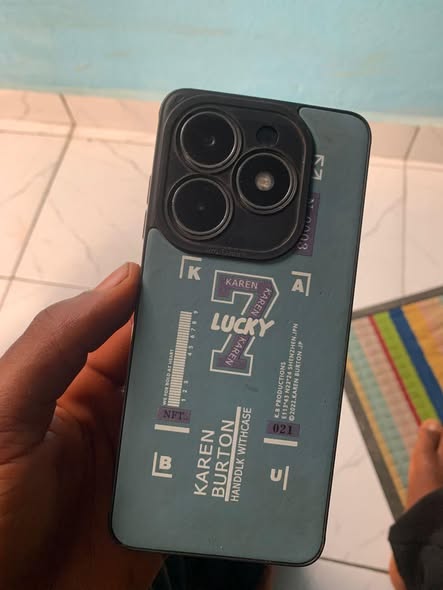 Cache techno spack 20 pro 128/4 avec facture