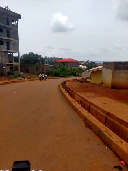 Terrain à vendre derrière l'école normal