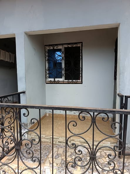 Studio moderne à louer à Odza