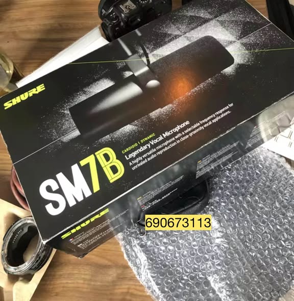 Microphone Shure SM7B available